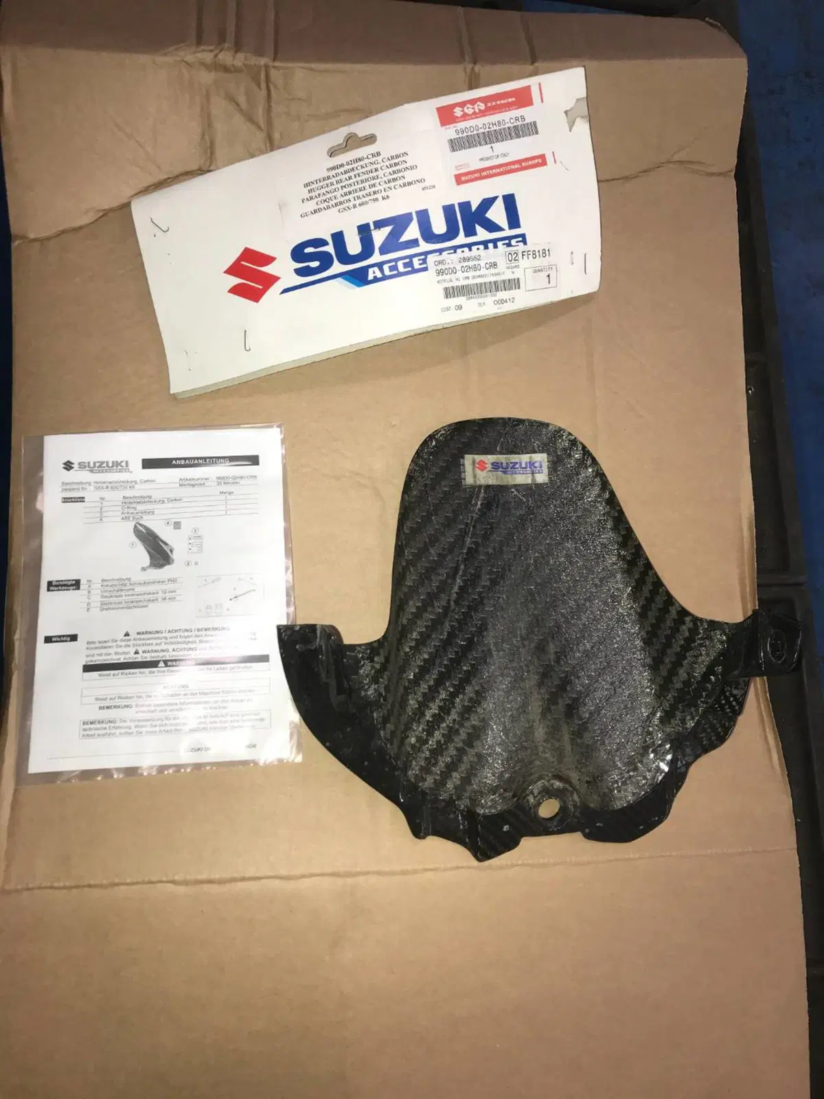 PARAFANGO POSTERIORE IN CARBONIO SUZUKI (2)