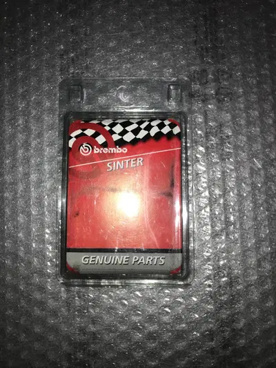 SET PASTIGLIE SINTERIZZATE PER SUZUKI GSX-R600/750 Brembo