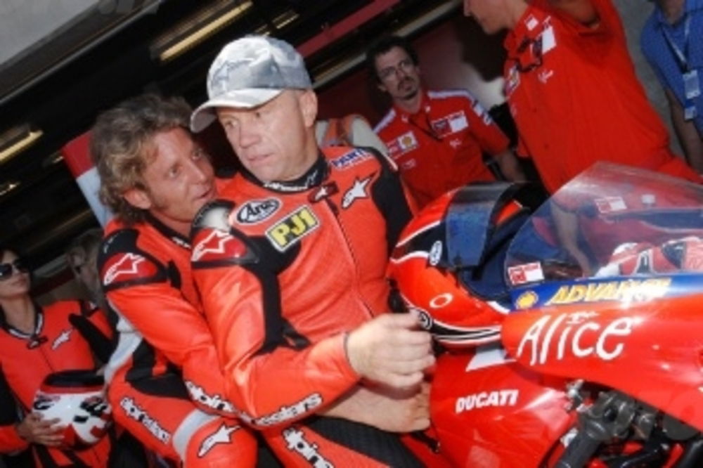 lapo con mamola su ducati gp biposto