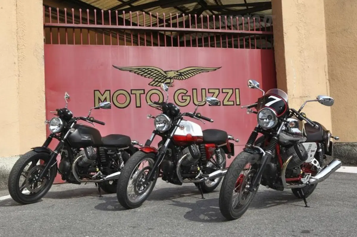 Moto Guzzi V7 2012  (20)