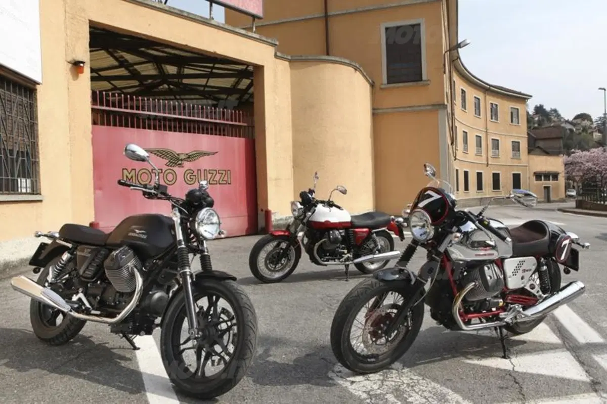 Moto Guzzi V7 2012  (21)