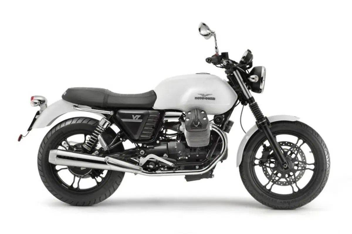 Moto Guzzi V7 2012  (22)