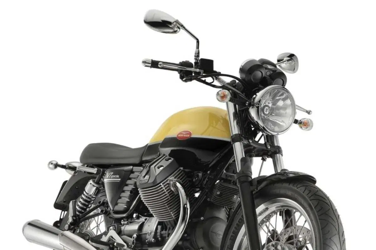 Moto Guzzi V7 2012  (25)