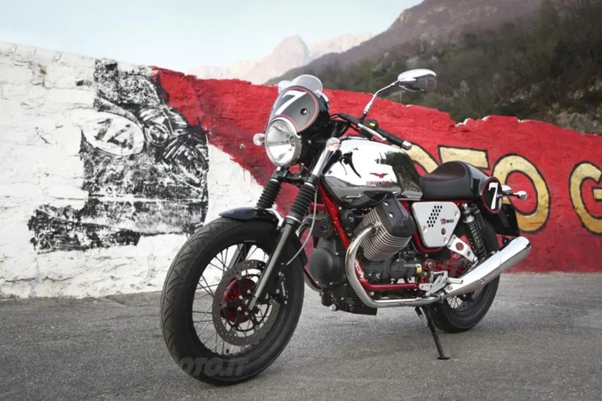 Moto Guzzi V7 2012  (31)