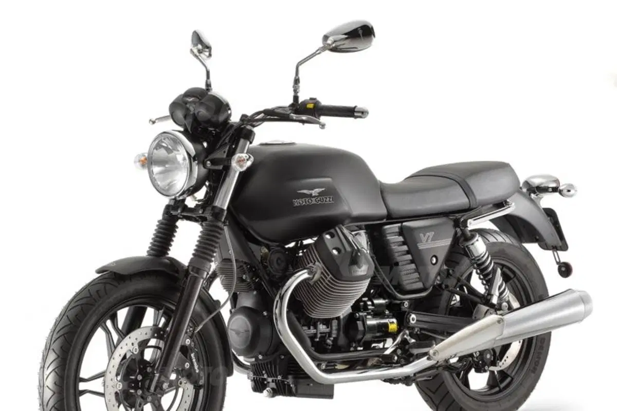 Moto Guzzi V7 2012  (36)