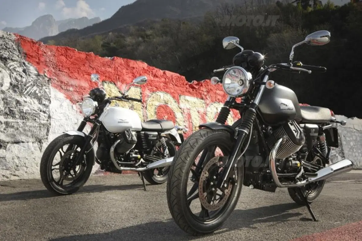 Moto Guzzi V7 2012  (37)