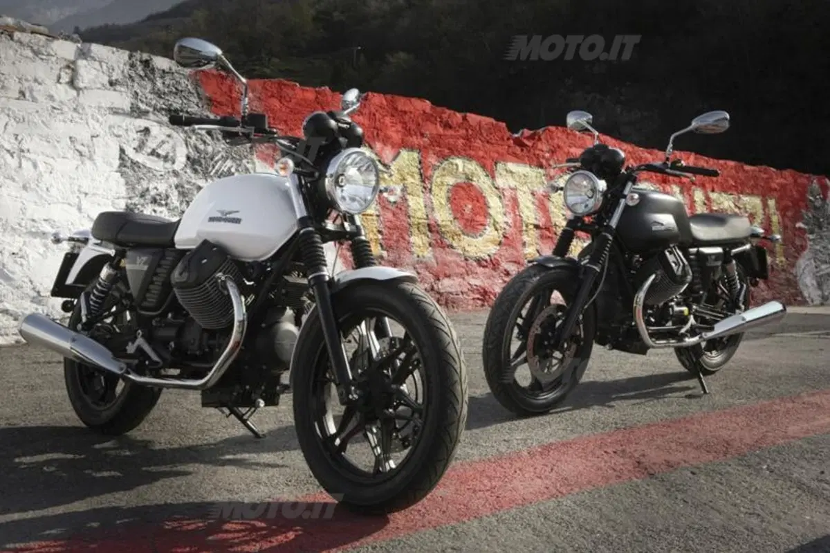 Moto Guzzi V7 2012  (38)