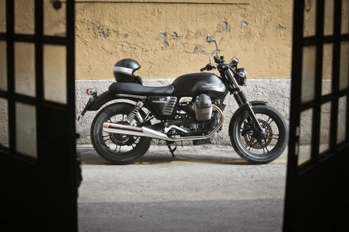 Moto Guzzi V7 2012  (40)