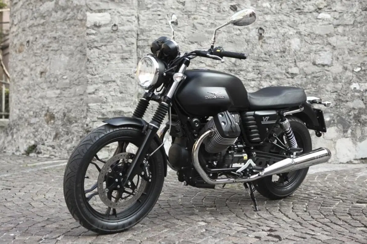 Moto Guzzi V7 2012  (42)
