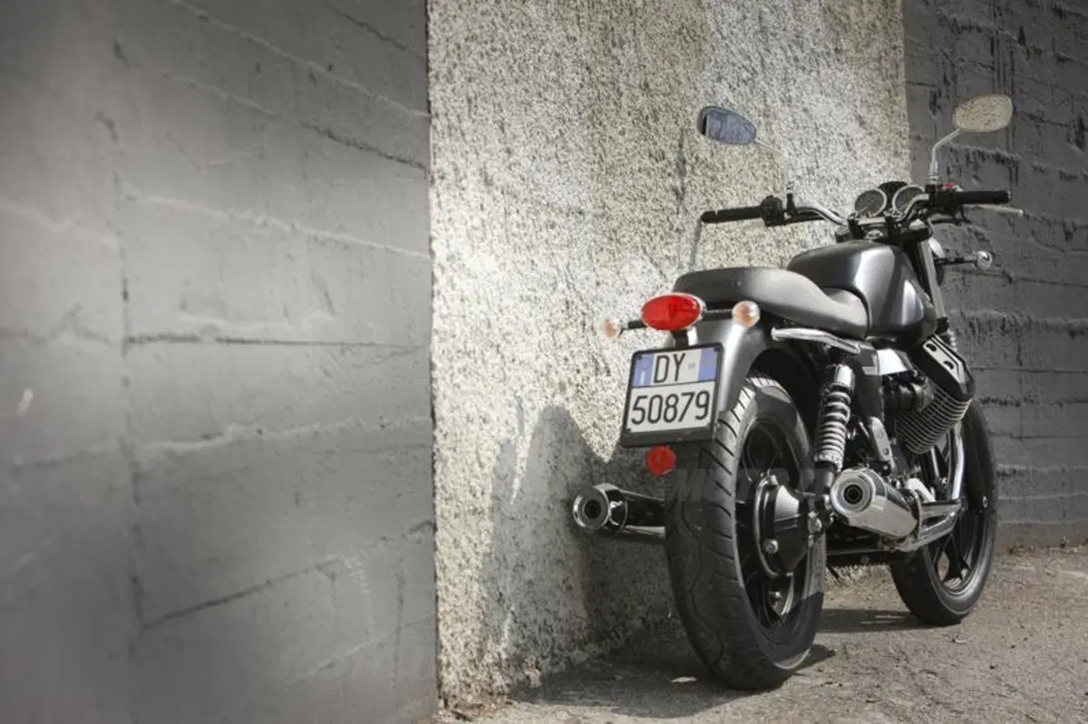 Moto Guzzi V7 2012  (44)