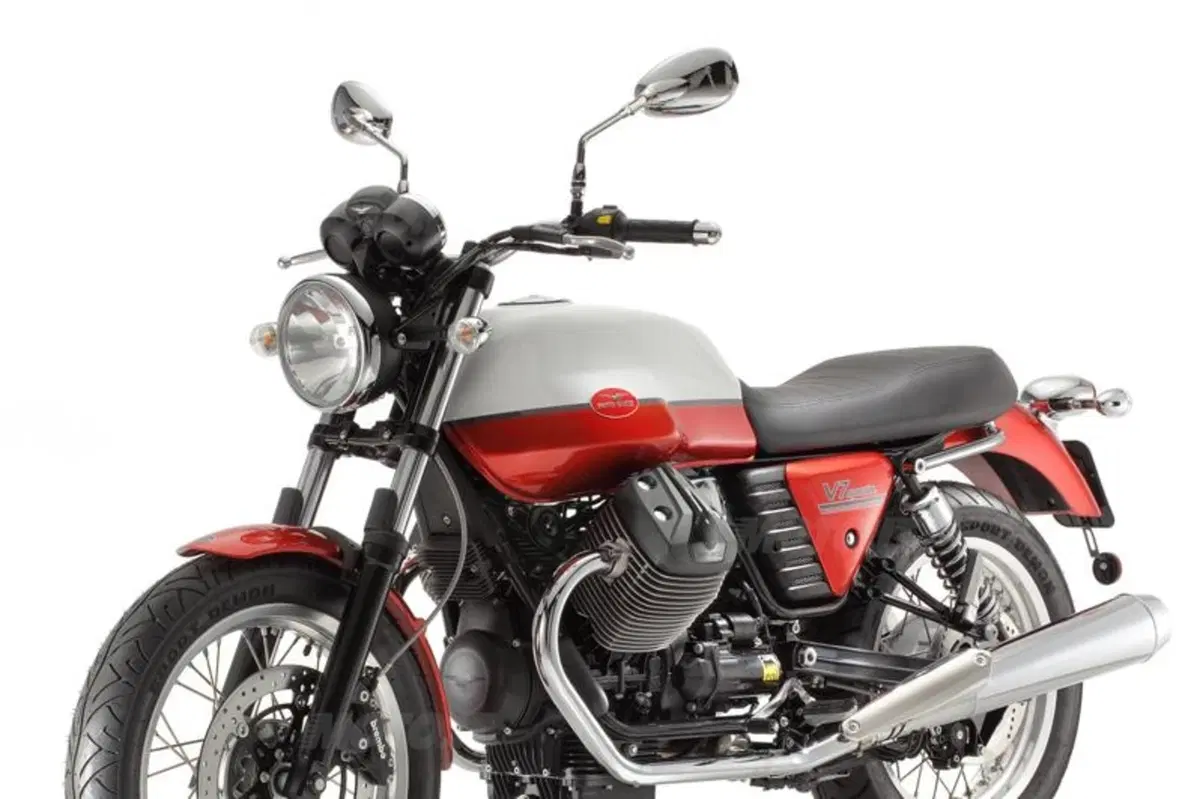 Moto Guzzi V7 2012  (46)