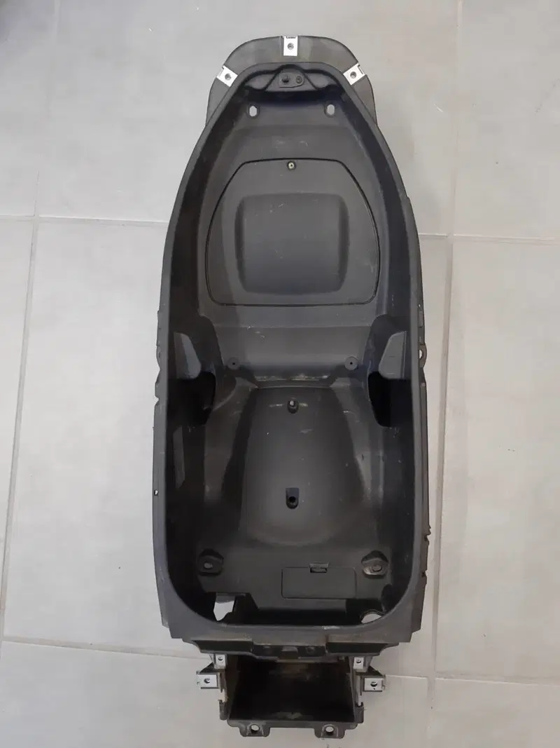 Vano sottosella Piaggio Beverly