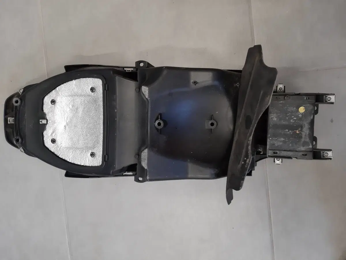 Vano sottosella Piaggio Beverly (2)