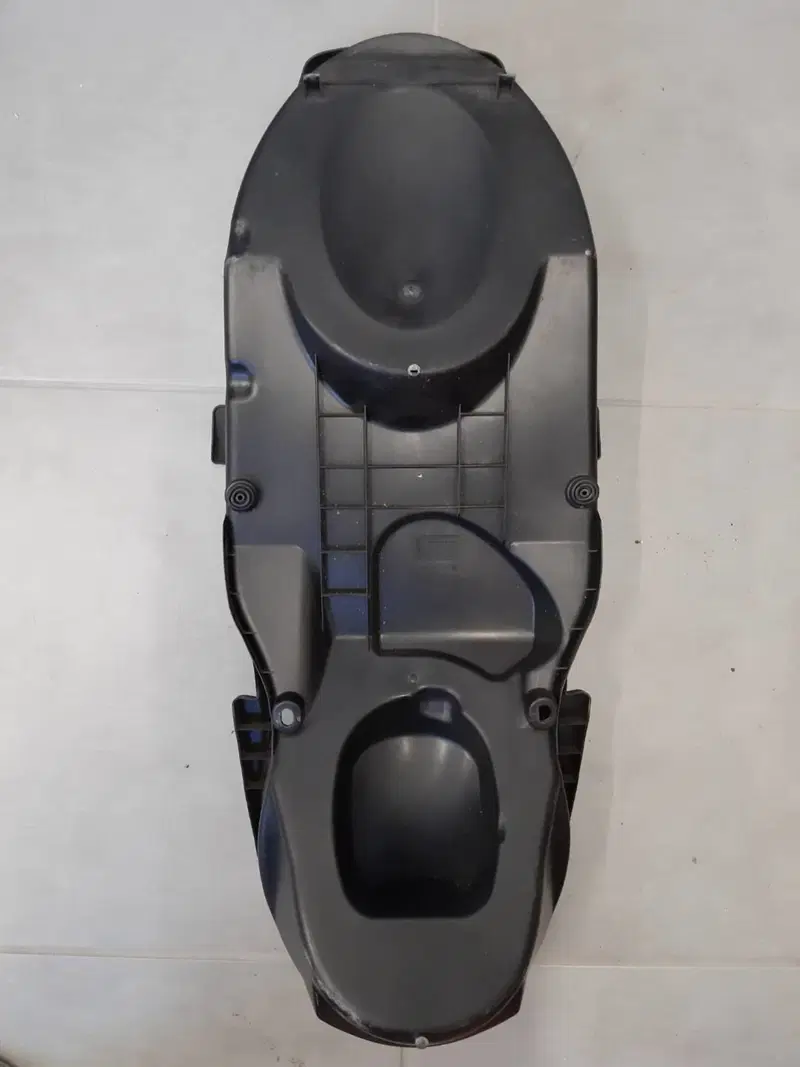 Vano sottosella Yamaha XMax up 125 (2)