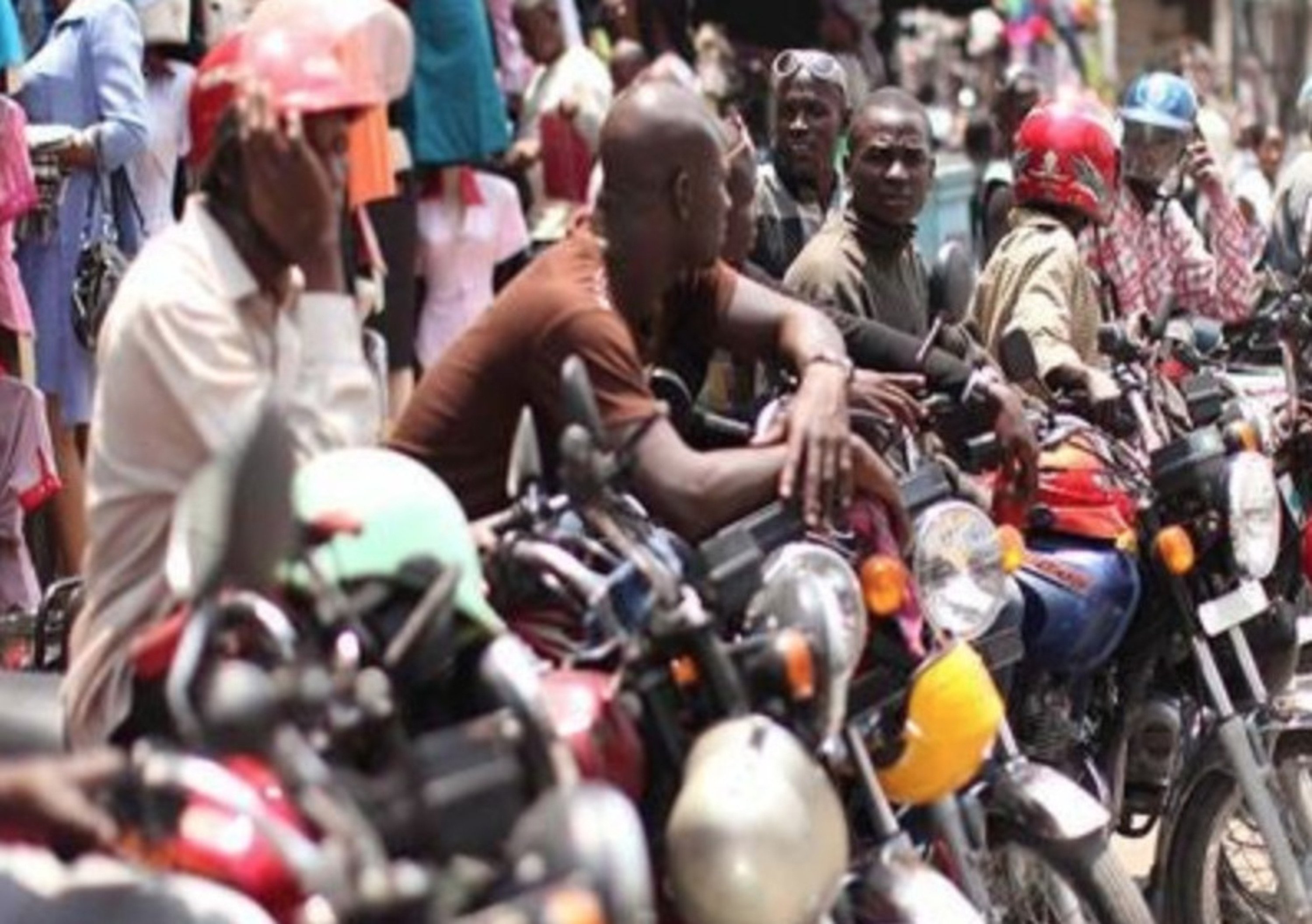 Nigeria. Vietati i mototaxi, proteste a Lagos