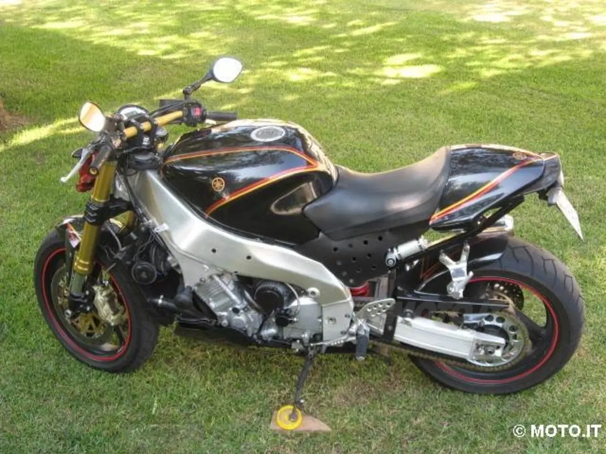 Le Strane di Moto.it: Yamaha YZF 1000 R Thunderace (7)