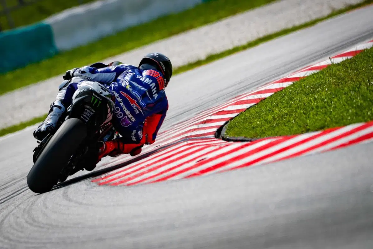 Jorge Lorenzo: "Emozionante tornare su una Yamaha" (6)