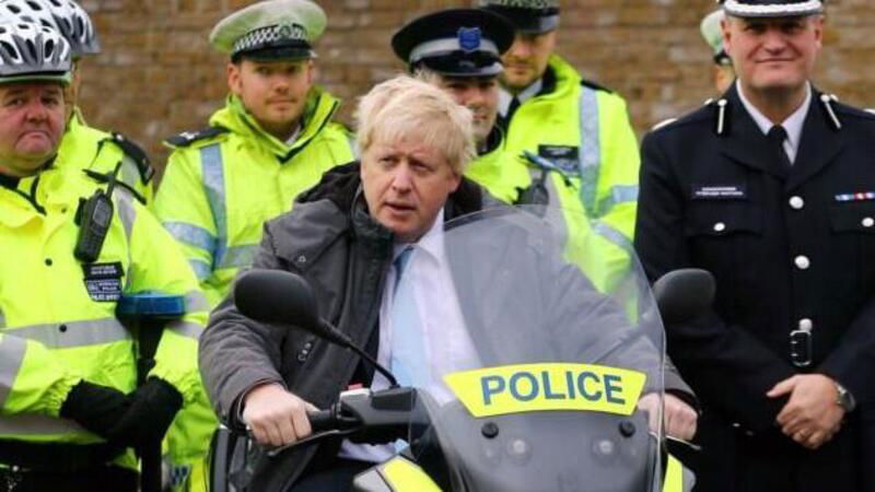 Boris Johnson: nel 2035 in UK solo auto (e moto) elettriche