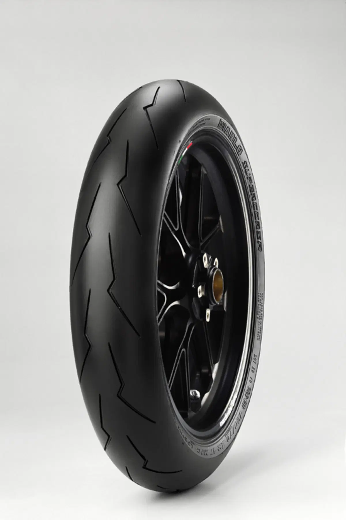 Pirelli presenta il nuovo Diablo Supercorsa SC (4)
