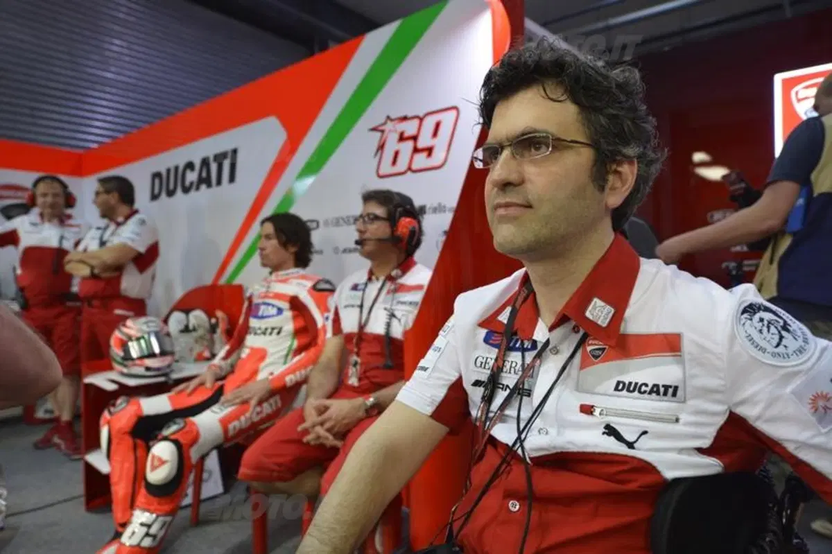 Stoner è il più veloce nelle prove libere in Qatar (10)