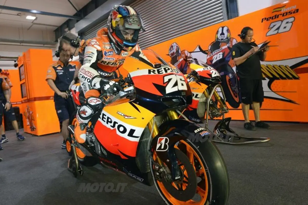 Stoner è il più veloce nelle prove libere in Qatar (16)