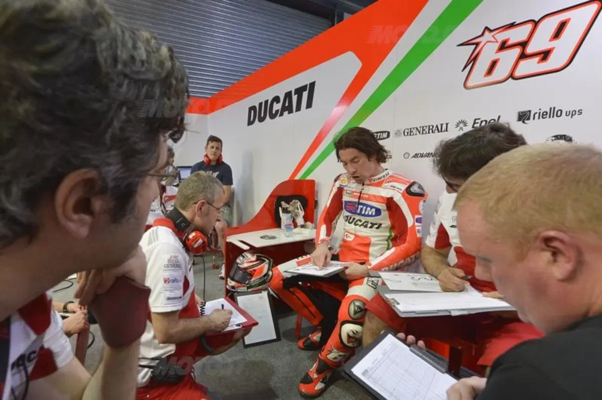 Stoner è il più veloce nelle prove libere in Qatar (32)