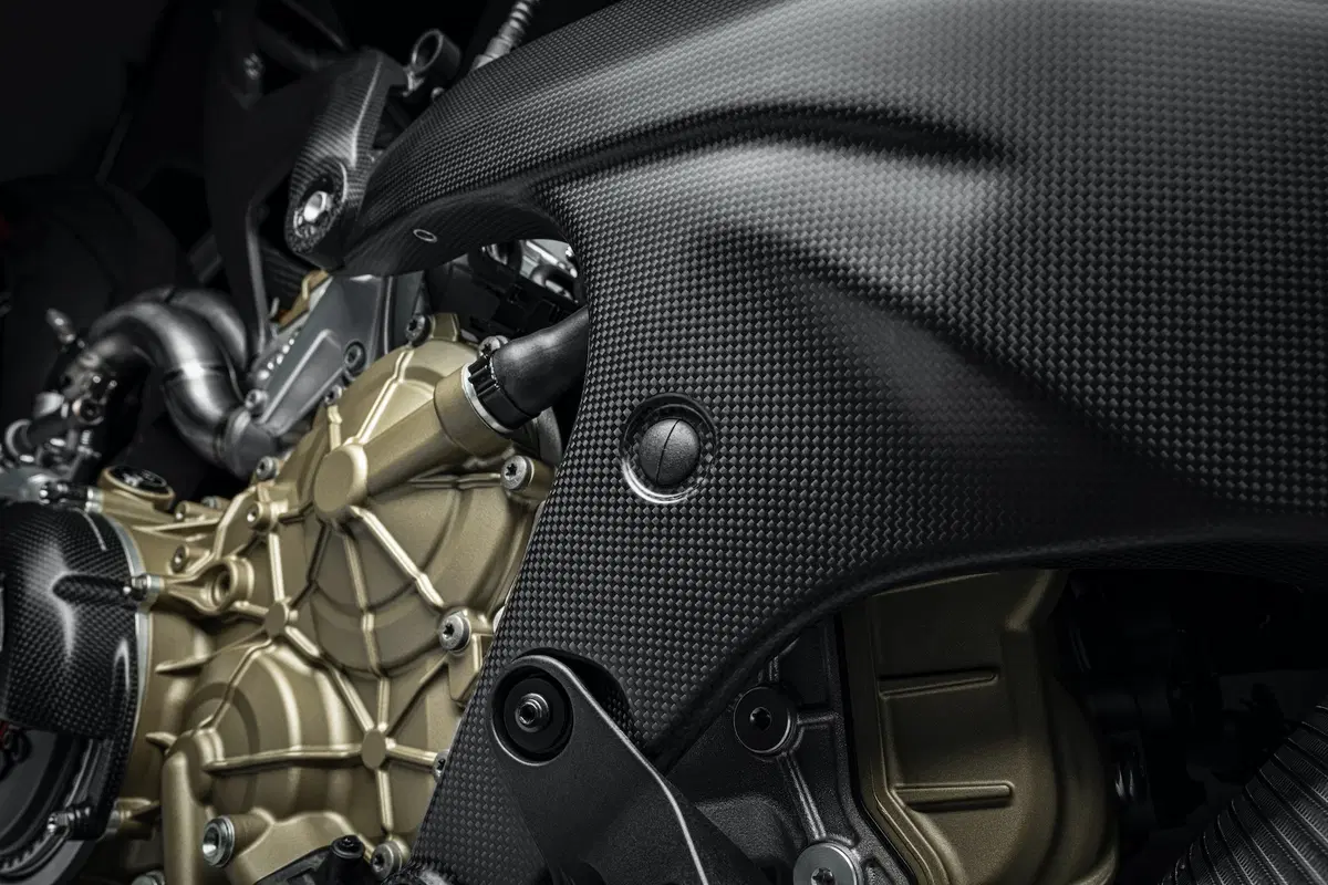 Ducati Superleggera V4. 234 cv, 152 kg e aerodinamica da GP