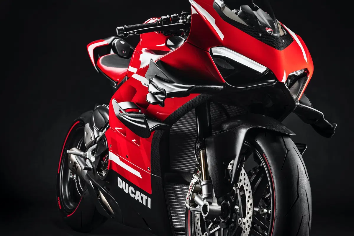 Ducati Superleggera V4. 234 cv, 152 kg e aerodinamica da GP