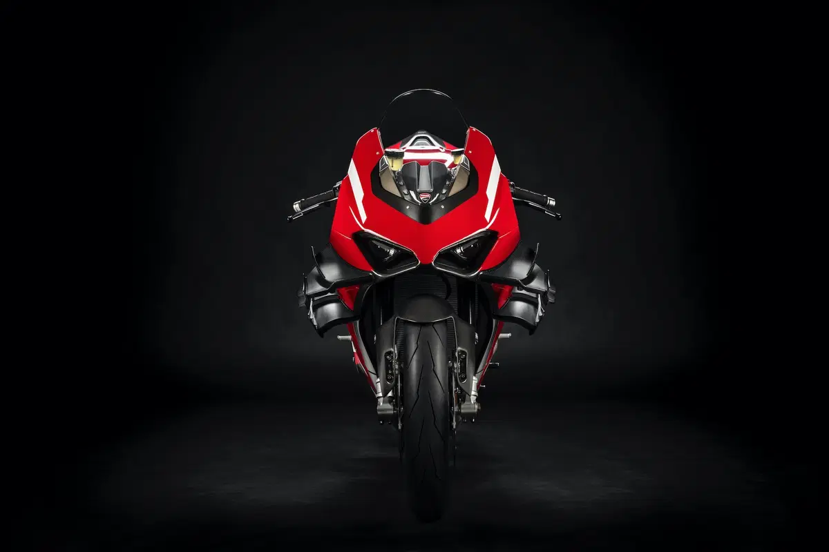 Ducati Superleggera V4. 234 cv, 152 kg e aerodinamica da GP