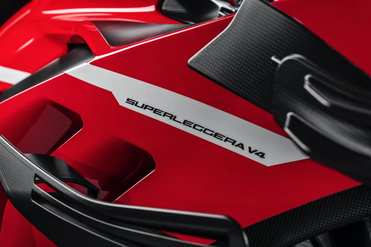Ducati Superleggera V4. 234 cv, 152 kg e aerodinamica da GP (4)