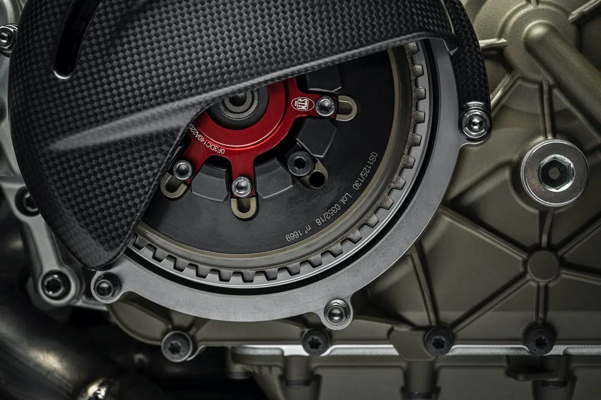 Ducati Superleggera V4. 234 cv, 152 kg e aerodinamica da GP (10)