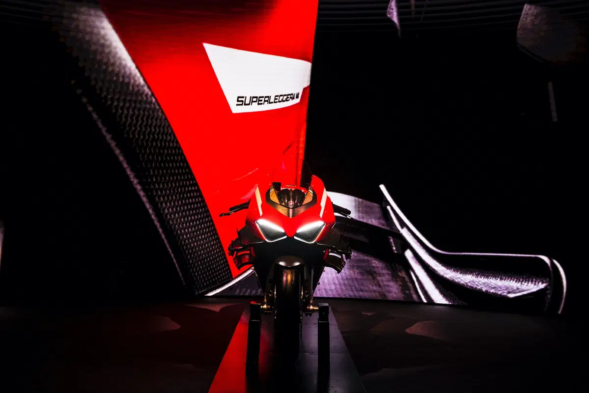 Ducati Superleggera V4. 234 cv, 152 kg e aerodinamica da GP (2)