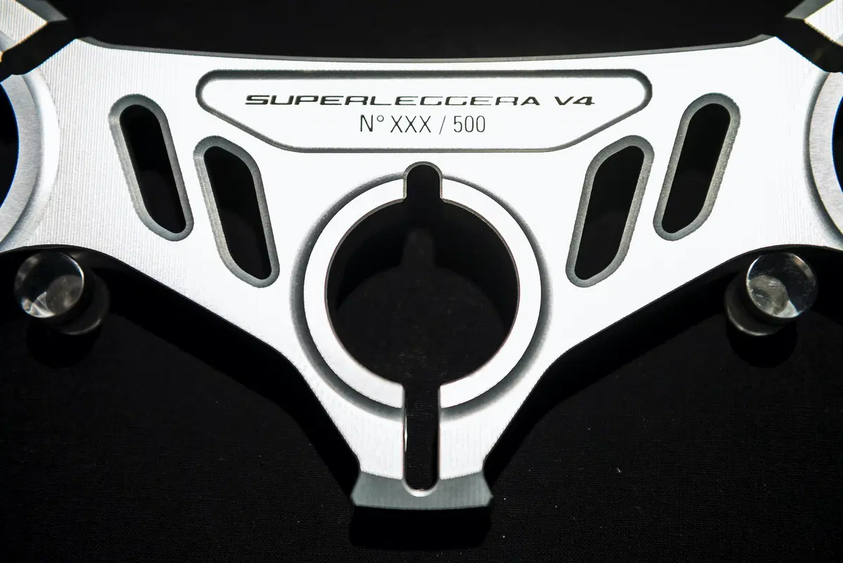 Ducati Superleggera V4. 234 cv, 152 kg e aerodinamica da GP (9)