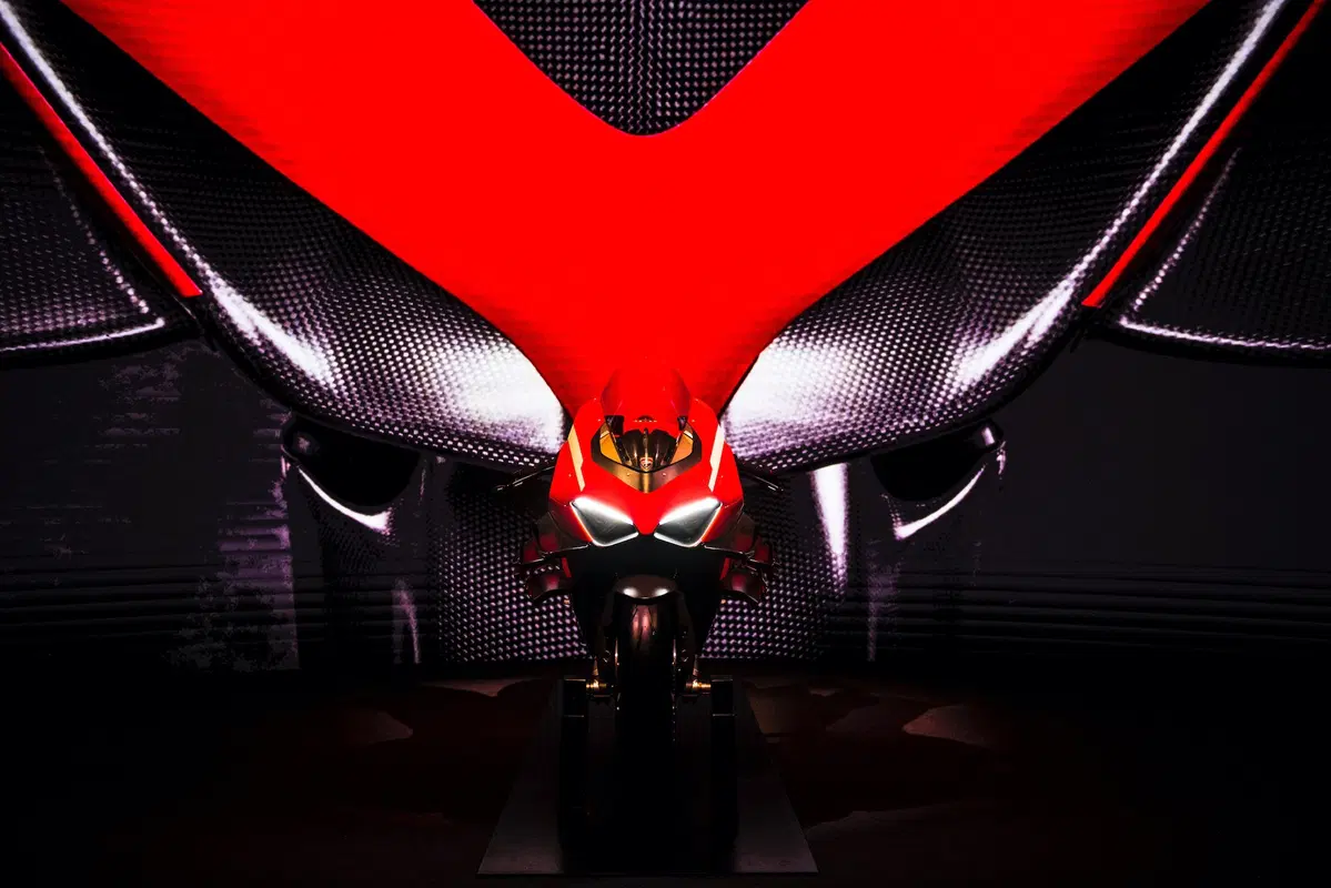 Ducati Superleggera V4. 234 cv, 152 kg e aerodinamica da GP (12)