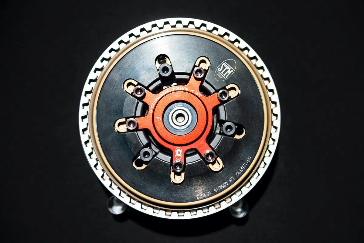 Ducati Superleggera V4. 234 cv, 152 kg e aerodinamica da GP (14)