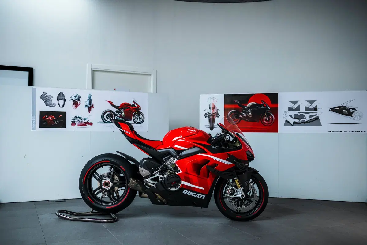 Ducati Superleggera V4. 234 cv, 152 kg e aerodinamica da GP (17)