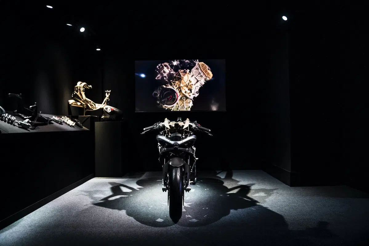 Ducati Superleggera V4. 234 cv, 152 kg e aerodinamica da GP (18)