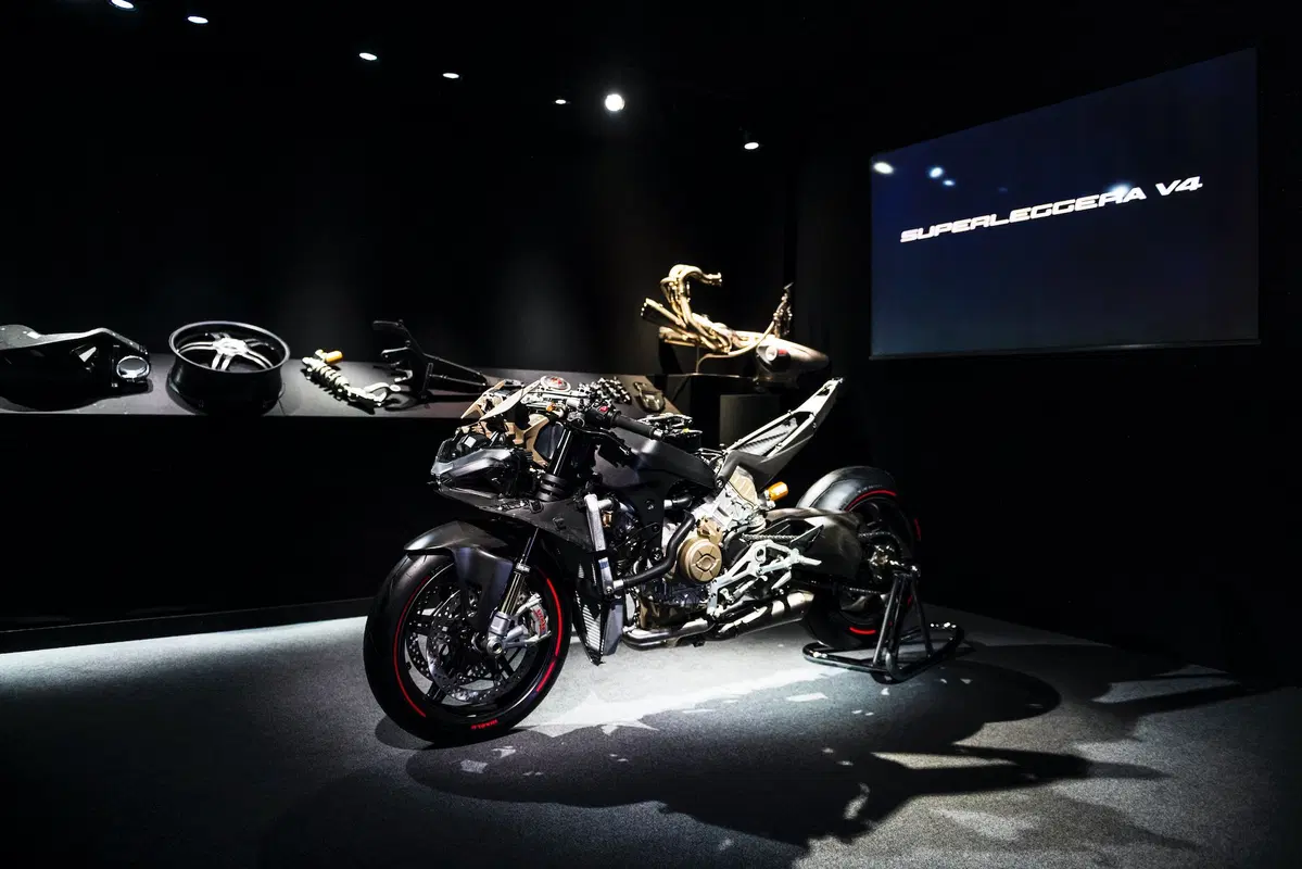 Ducati Superleggera V4. 234 cv, 152 kg e aerodinamica da GP (24)