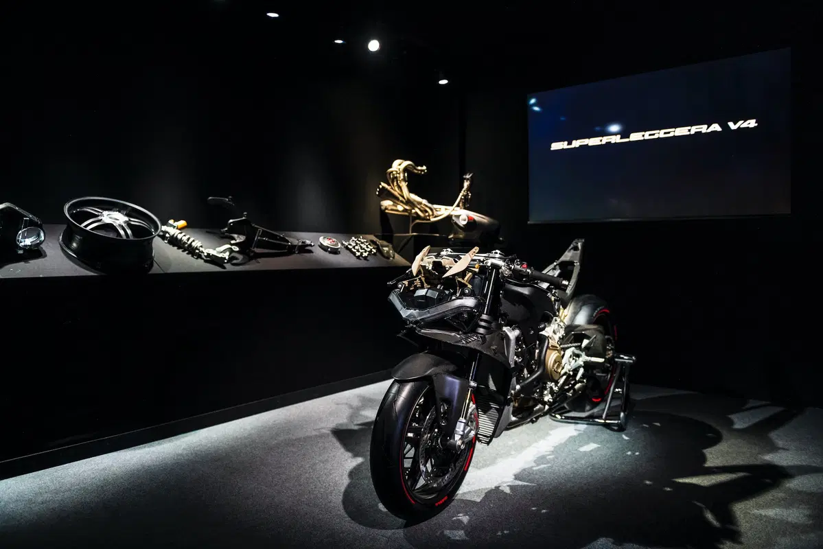Ducati Superleggera V4. 234 cv, 152 kg e aerodinamica da GP (26)