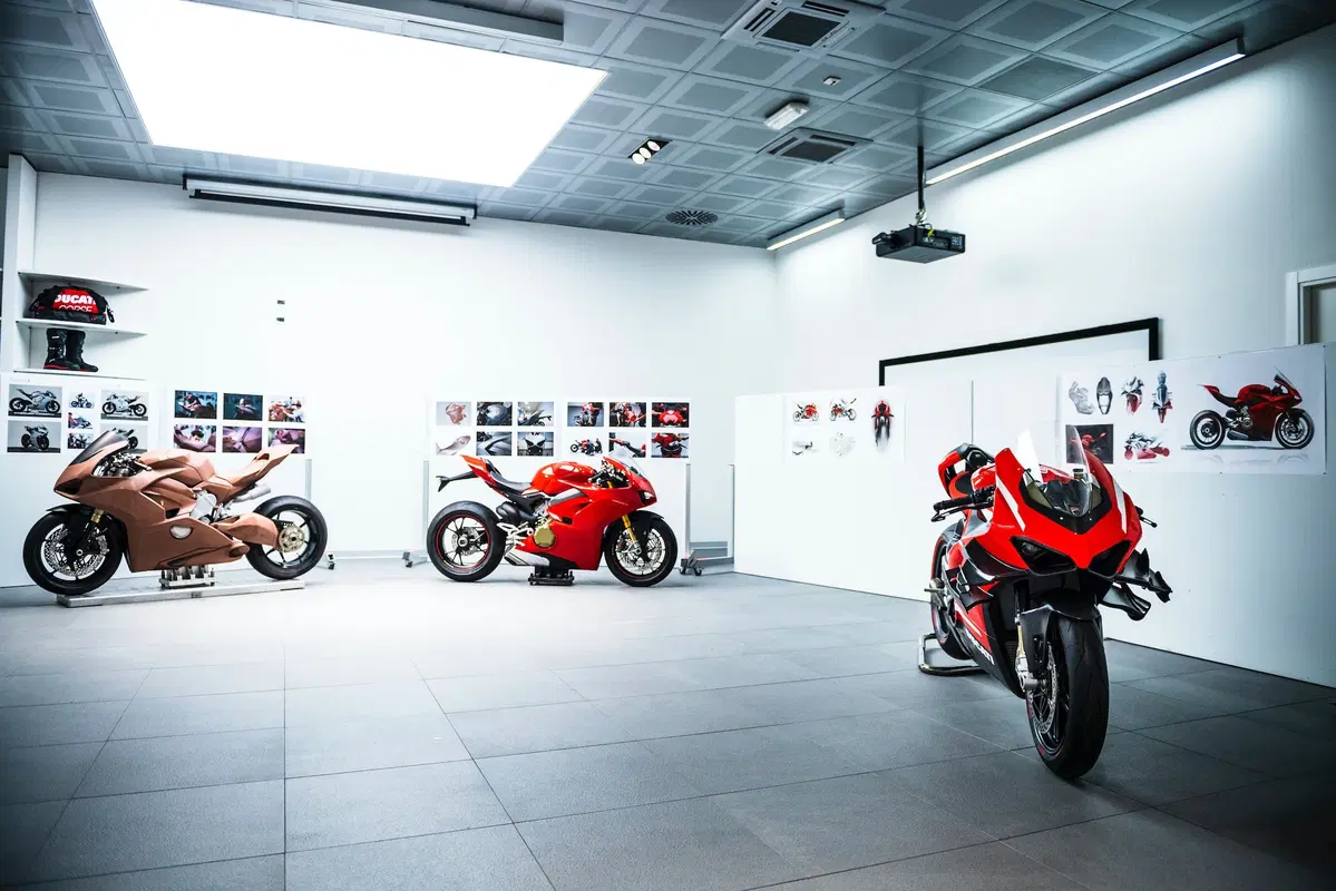 Ducati Superleggera V4. 234 cv, 152 kg e aerodinamica da GP (33)