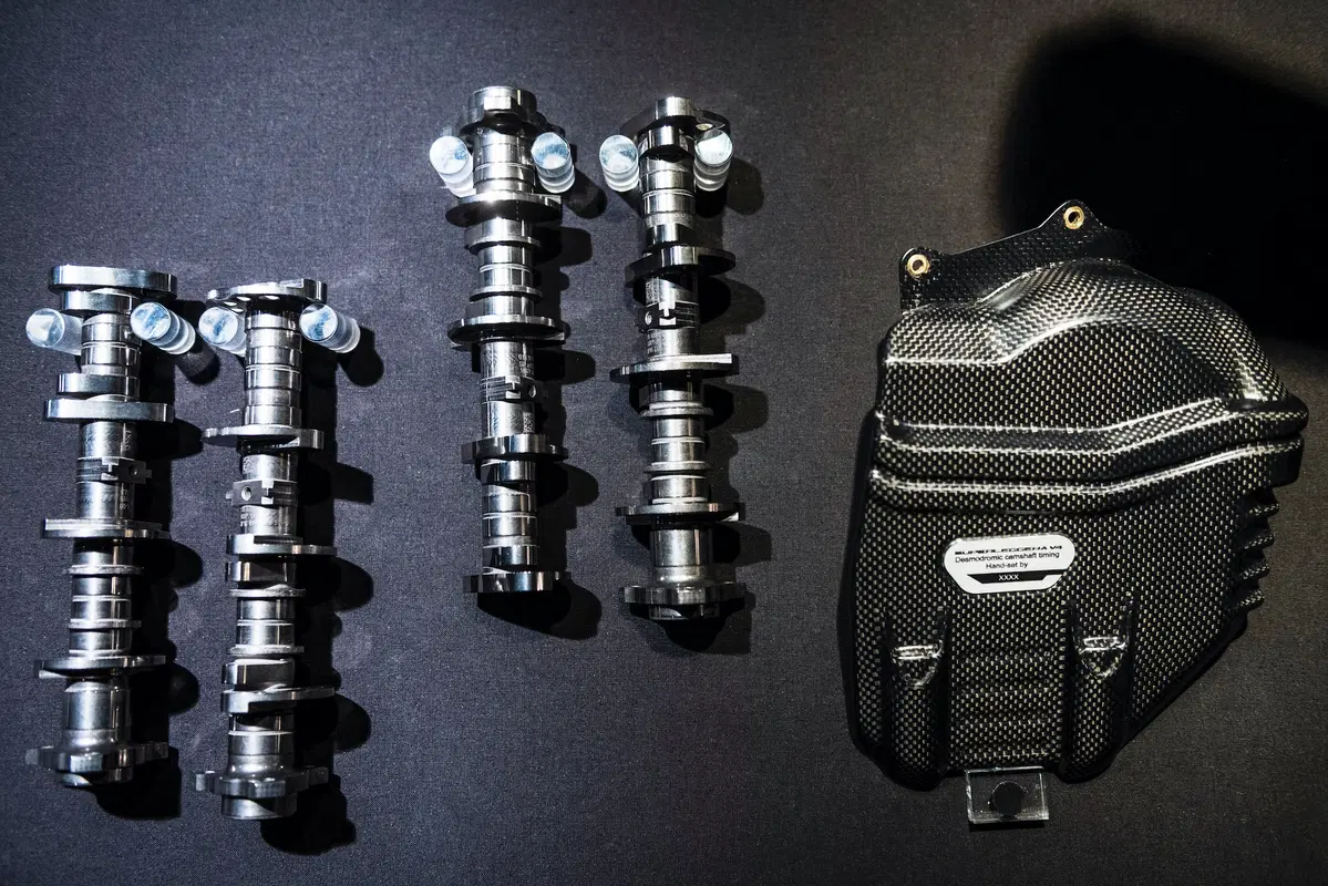 Ducati Superleggera V4. 234 cv, 152 kg e aerodinamica da GP (42)