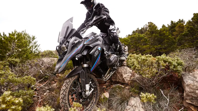 Rizoma "Cross the Limit", linea accessori per BMW R1200GS
