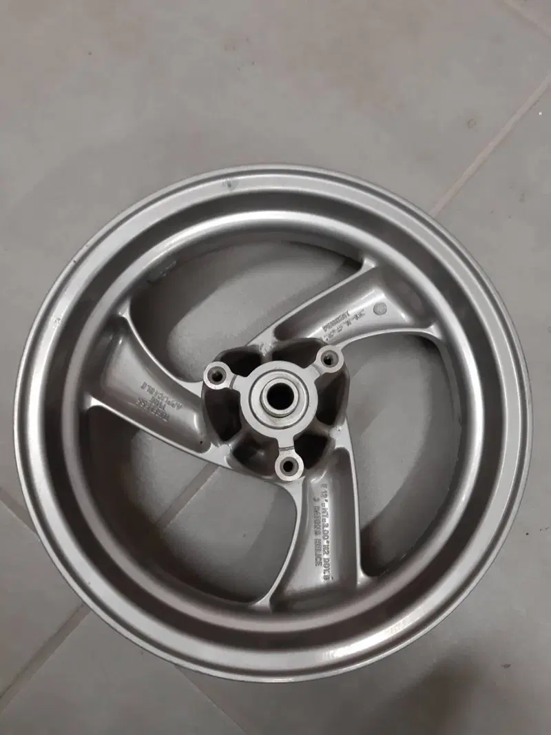 Cerchio anteriore Peugeot (2)