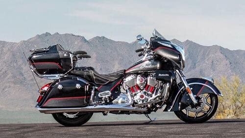 Indian Roadmaster Elite. Oltre 30 ore per la verniciatura a mano (3)