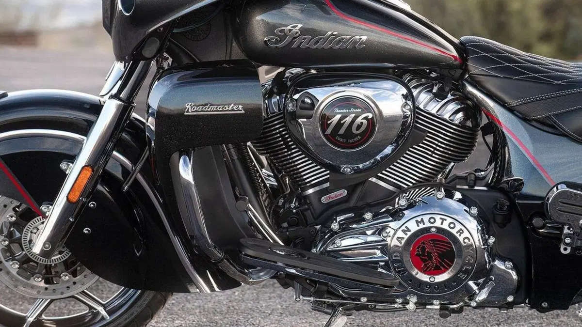 Indian Roadmaster Elite. Oltre 30 ore per la verniciatura a mano (10)