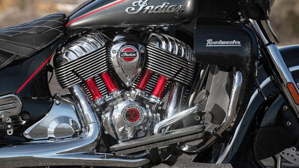 Indian Roadmaster Elite. Oltre 30 ore per la verniciatura a mano (11)
