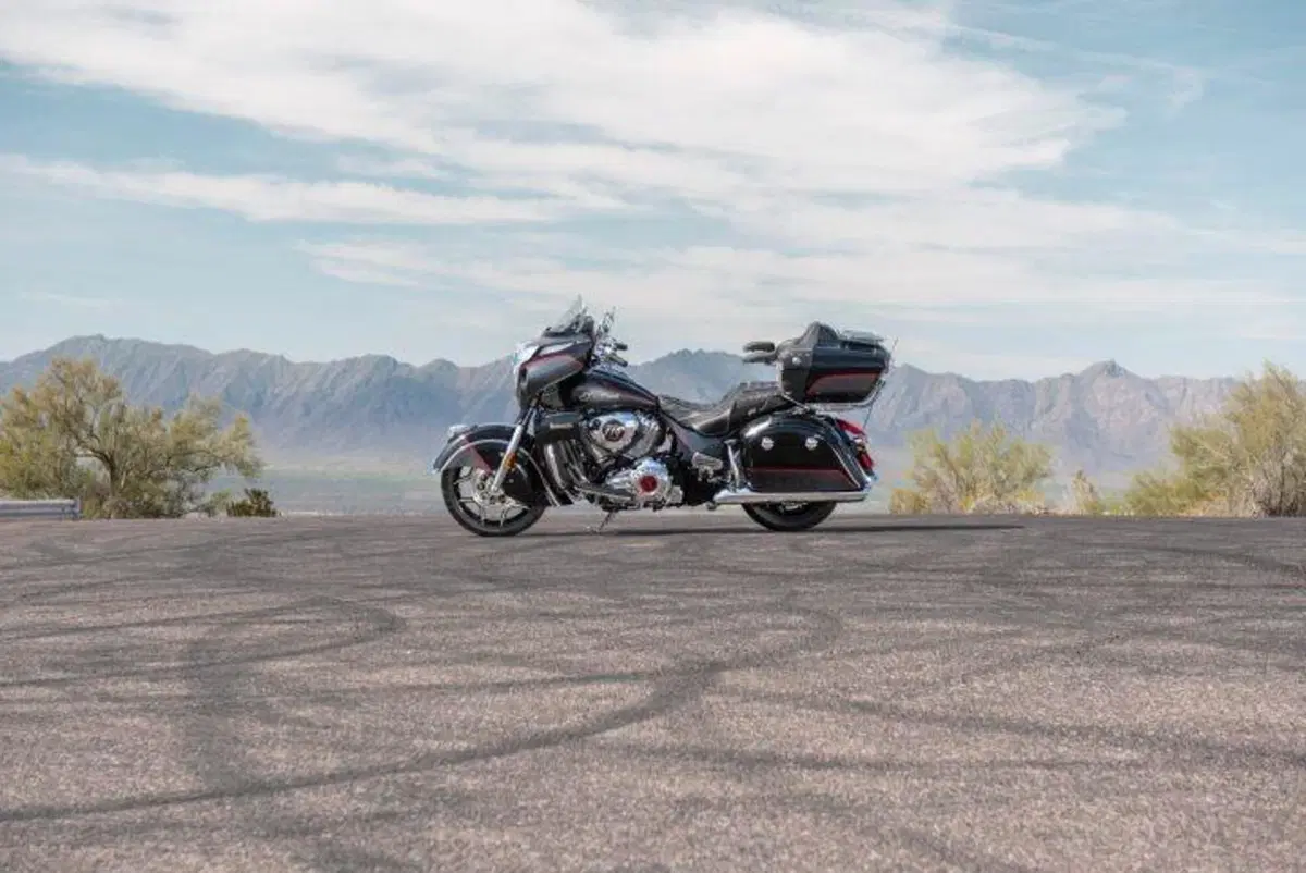 Indian Roadmaster Elite. Oltre 30 ore per la verniciatura a mano (14)