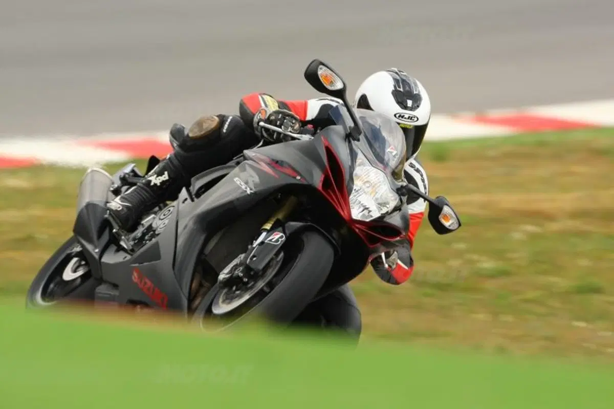 Jeremy McWilliams prova con noi i Bridgestone Battlax Hypersport S20