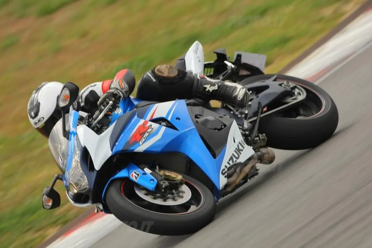 Jeremy McWilliams prova con noi i Bridgestone Battlax Hypersport S20 (2)