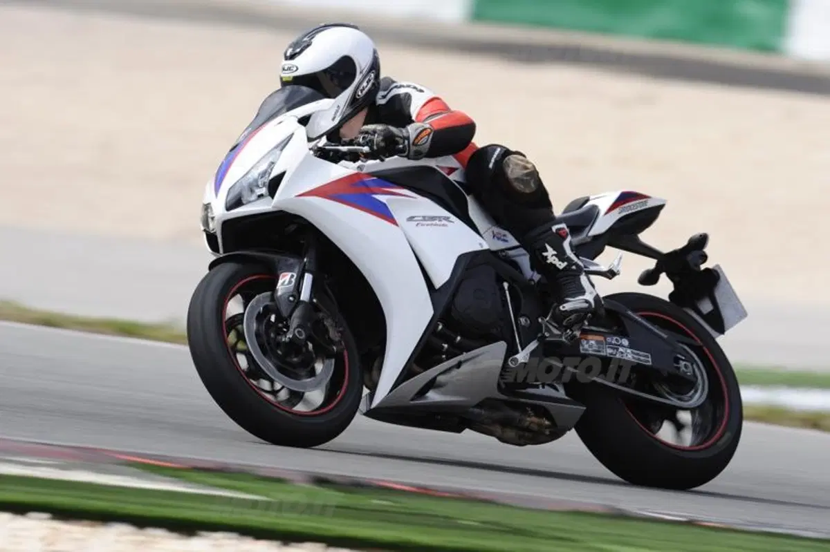 Jeremy McWilliams prova con noi i Bridgestone Battlax Hypersport S20 (3)